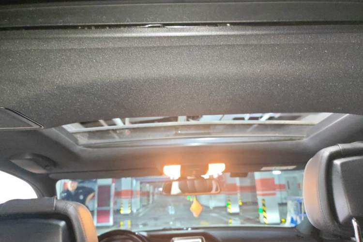 Used Mercedes-Benz E-Class 2015 E 260 L Sport Edition Headliner