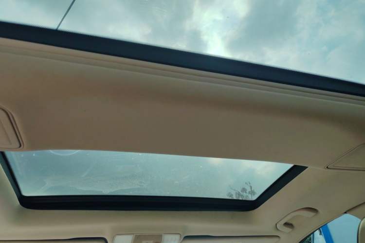 Used Mercedes-Benz E-Class 2015 Revised E 260 L Headliner