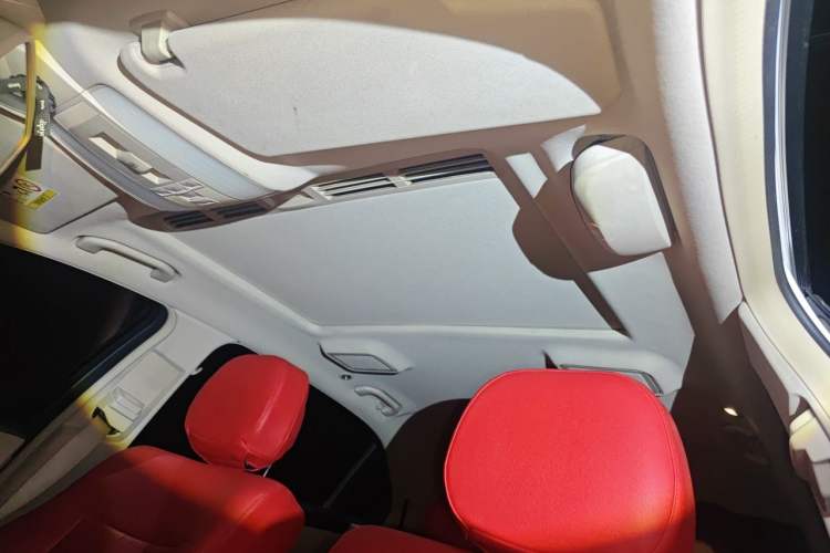 Used Mercedes-Benz E-Class 2015 E 260 L Sport Edition Headliner