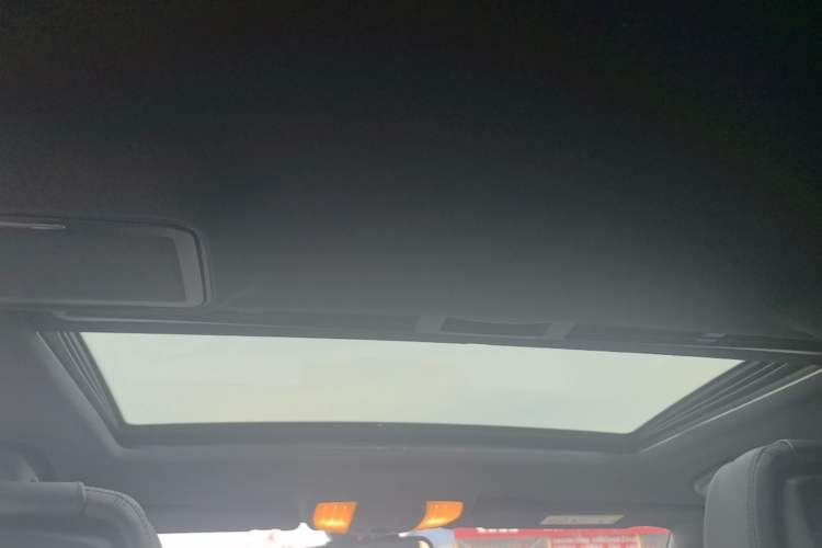 Used Mercedes-Benz E-Class 2015 E 260 L Sport Edition Headliner