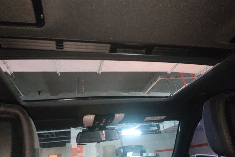 Used Mercedes-Benz E-Class 2015 Facelift E 200 L Sport Edition Headliner