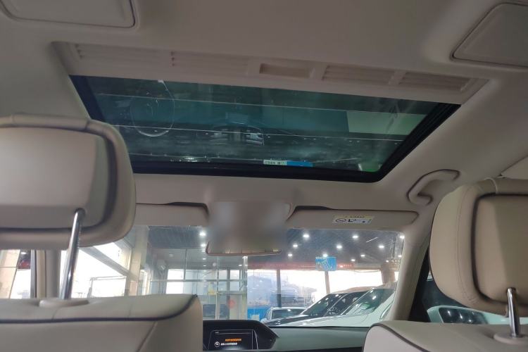 Used Mercedes-Benz E-Class 2015 E 260 L Sport Edition Headliner