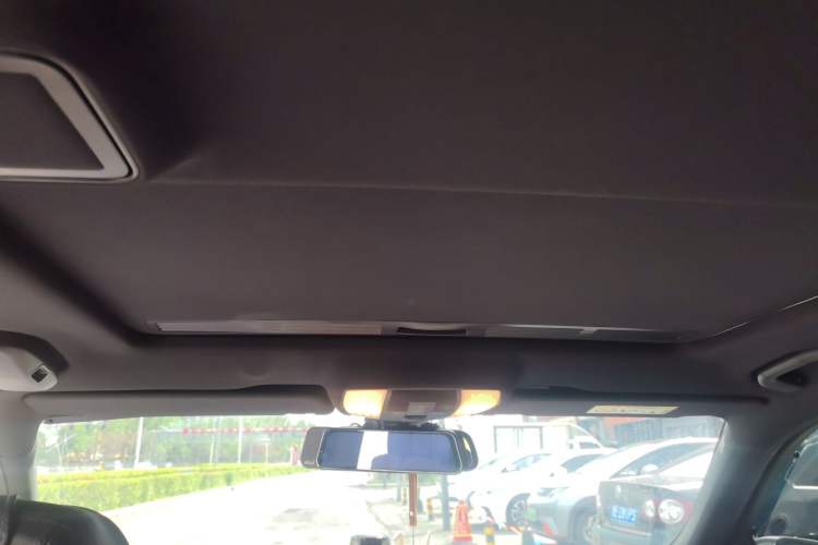 Used Mercedes-Benz E-Class 2015 E 200 L Sport Edition Headliner