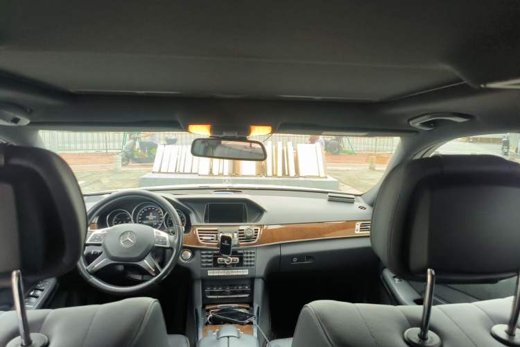 Used Mercedes-Benz E-Class 2015 Facelift E 200 L Headliner