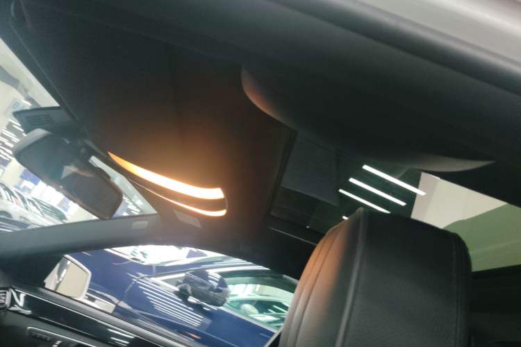 Used Mercedes-Benz E-Class 2015 Facelift E 200 L Sport Edition Headliner