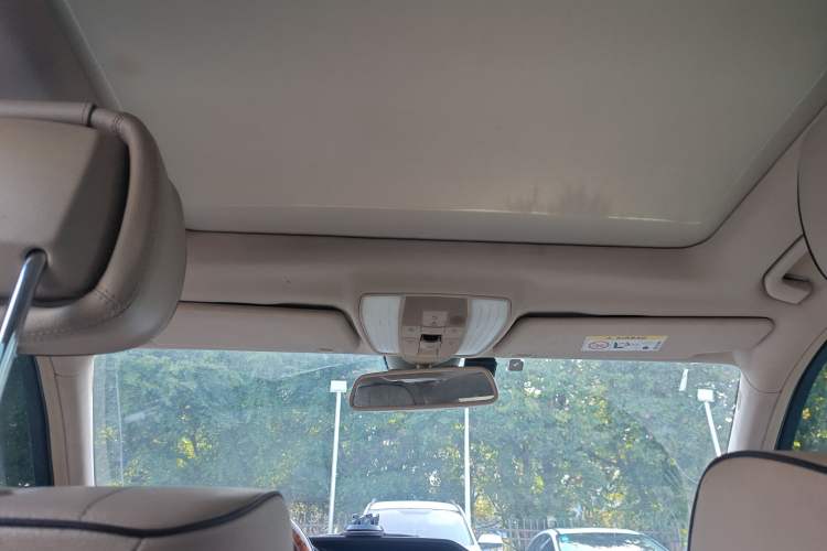 Used Mercedes-Benz E-Class 2015 E 260 L Headliner