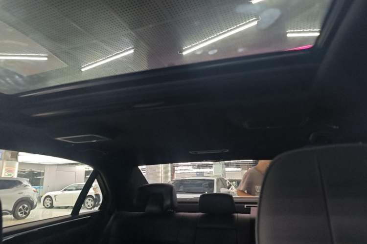 Used Mercedes-Benz E-Class 2015 Facelift E 200 L Sport Edition Headliner