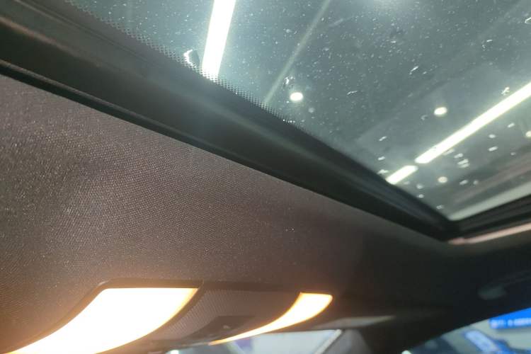 Used Mercedes-Benz E-Class 2015 Facelift E 200 L Sport Edition Headliner