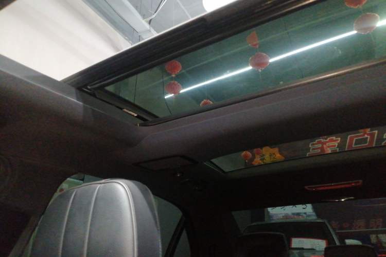 Used Mercedes-Benz E-Class 2015 E 260 L Sport & Fashion Model Headliner