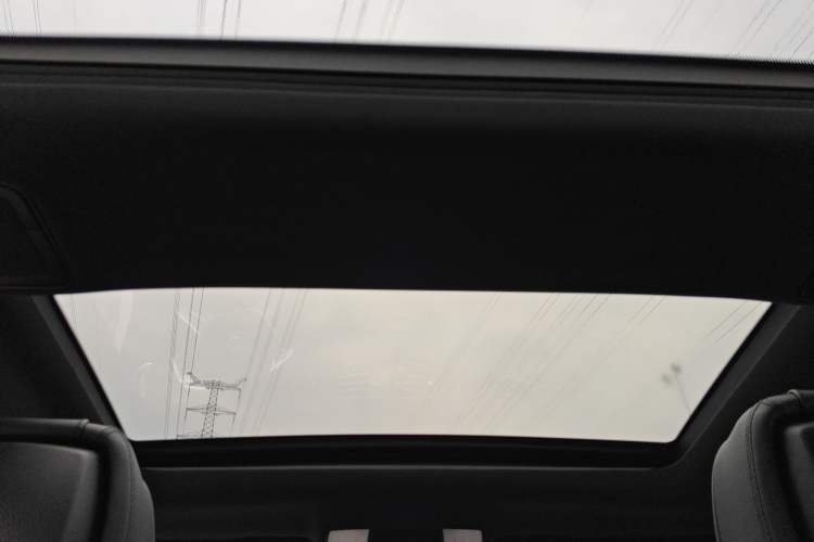 Used Mercedes-Benz E-Class 2015 Facelift E 200 L Headliner