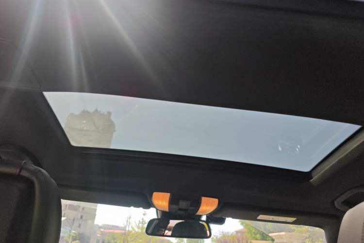 Used Mercedes-Benz E-Class 2015 E 260 L Sport & Fashion Model Headliner
