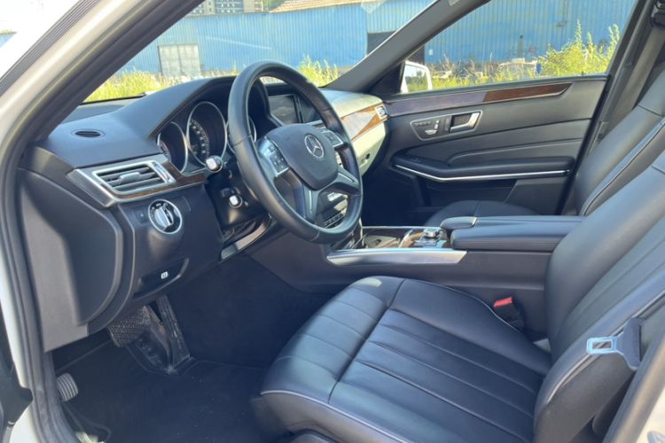 Used Mercedes-Benz E-Class 2015 Facelift E 200 L Interior 1