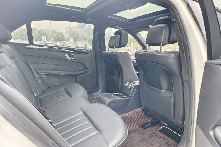 Used Mercedes-Benz E-Class 2015 Facelift E 200 L Sport Edition Interior 12