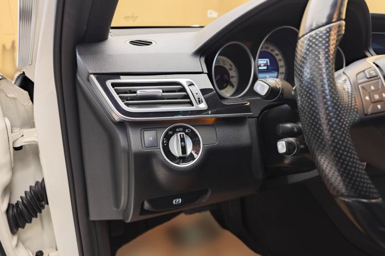Used Mercedes-Benz E-Class 2015 Facelift E 200 L Sport Edition Interior 12
