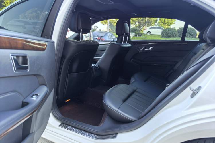 Used Mercedes-Benz E-Class 2015 E 260 L Interior 2