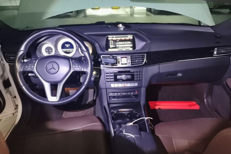 Used Mercedes-Benz E-Class 2015 E 320 L 4MATIC Interior 2