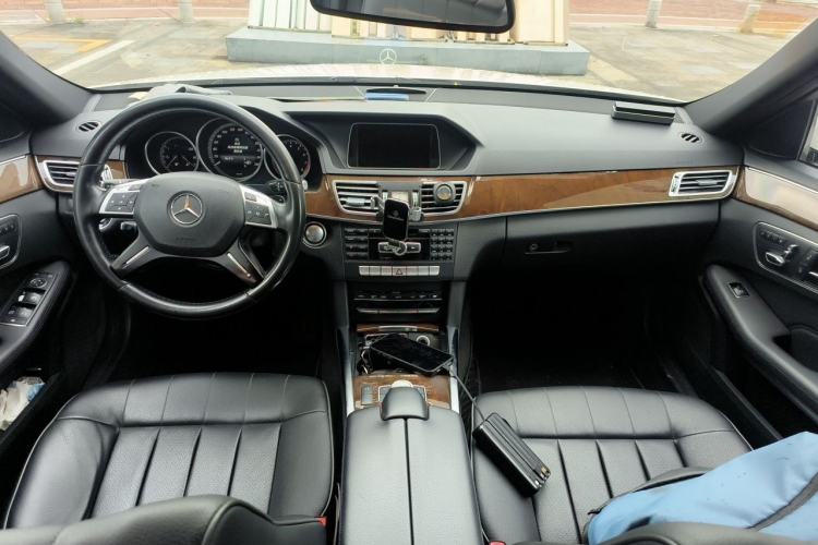 Used Mercedes-Benz E-Class 2015 Facelift E 200 L Interior 2