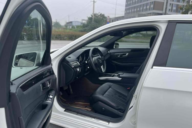 Used Mercedes-Benz E-Class 2015 Facelift E 200 L Sport Edition Interior 2