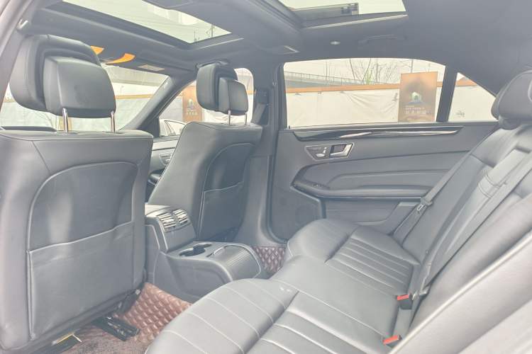 Used Mercedes-Benz E-Class 2015 Facelift E 200 L Sport Edition Interior 2