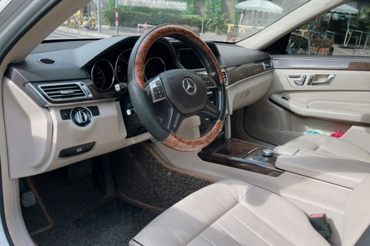 Used Mercedes-Benz E-Class 2015 E 260 L Interior 2