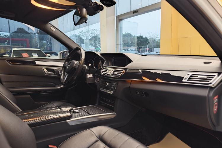 Used Mercedes-Benz E-Class 2015 Facelift E 200 L Sport Edition Interior 2