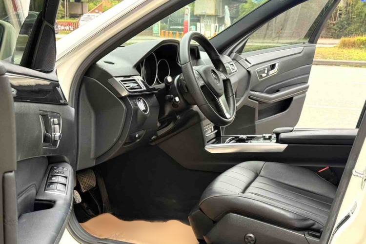 Used Mercedes-Benz E-Class 2015 E 260 L Sport Edition Interior 3