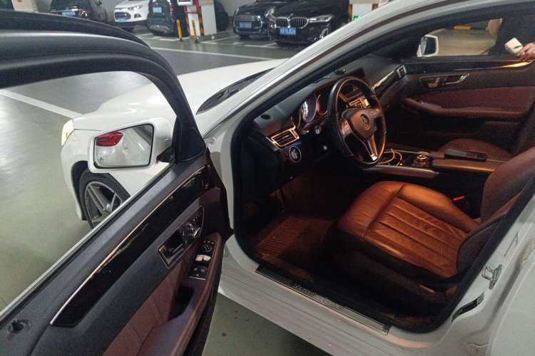 Used Mercedes-Benz E-Class 2015 Revised E 260 L Sport Luxury Edition Interior 3