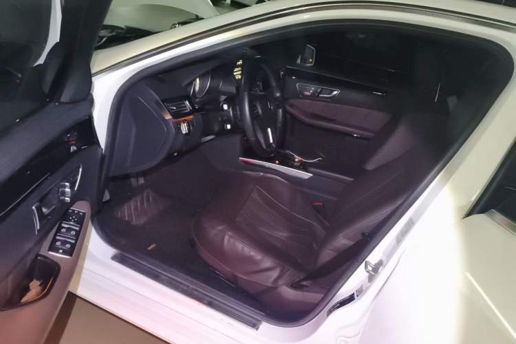 Used Mercedes-Benz E-Class 2015 E 320 L 4MATIC Interior 3