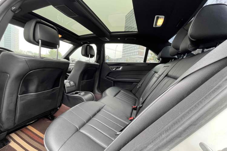Used Mercedes-Benz E-Class 2015 Facelift E 200 L Sport Edition Interior 3