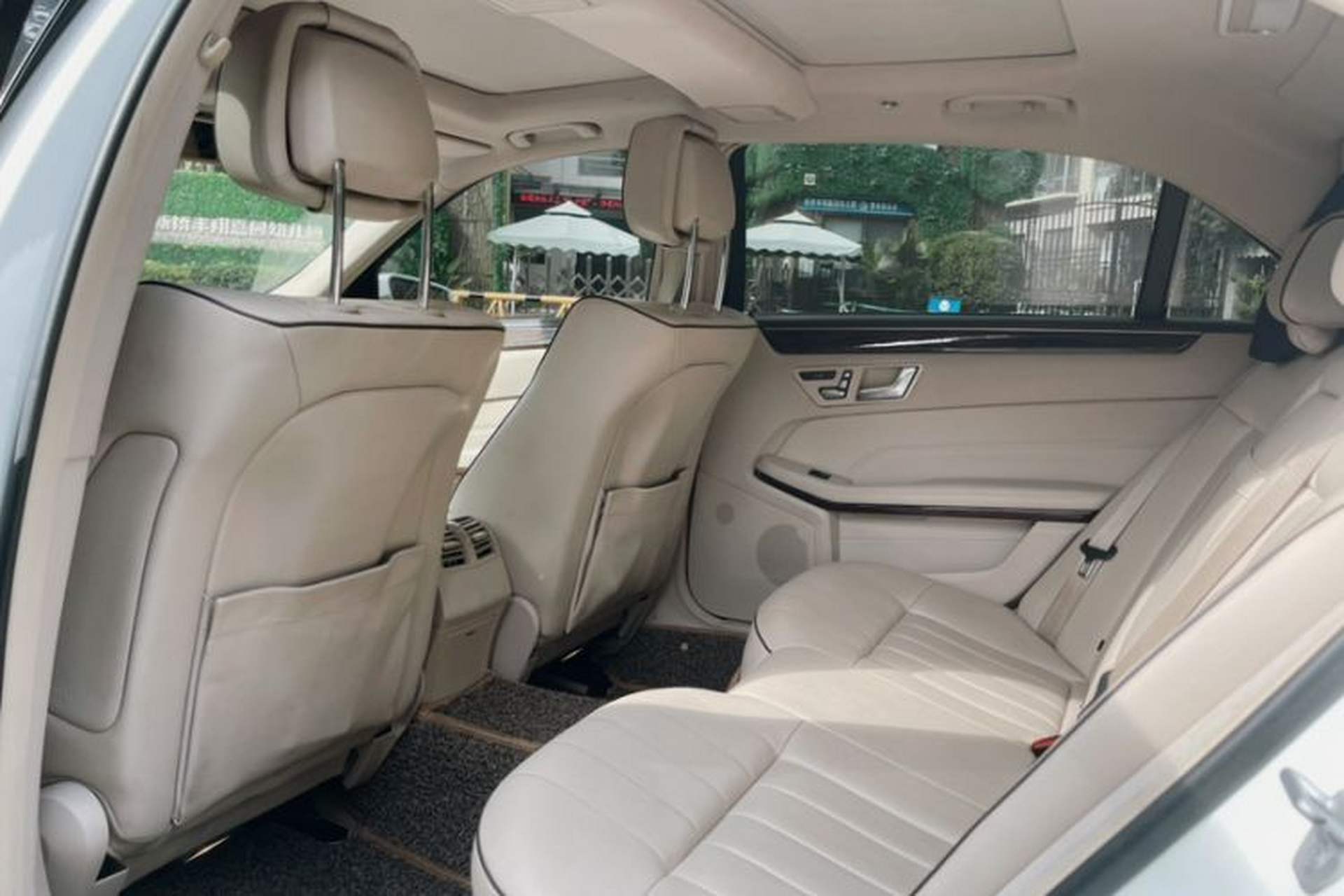 Used Mercedes-Benz E-Class 2015 E 260 L Interior 3