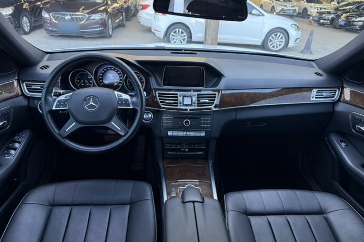Used Mercedes-Benz E-Class 2015 Facelift E 200 L Interior 3