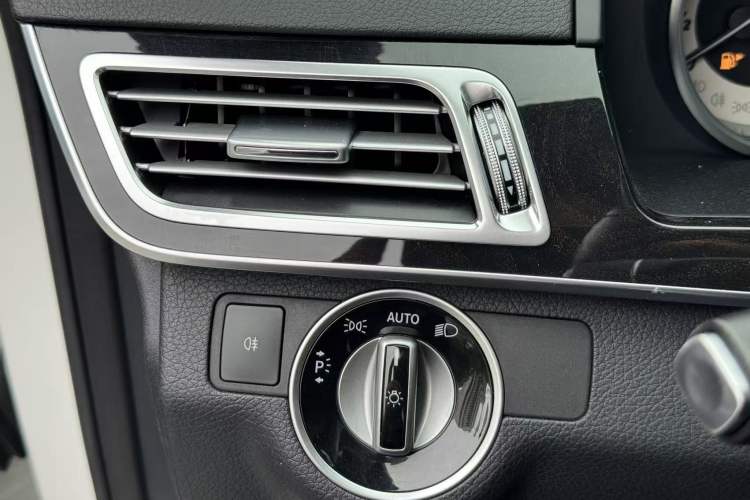 Used Mercedes-Benz E-Class 2015 E 260 L Sport Edition Interior 4