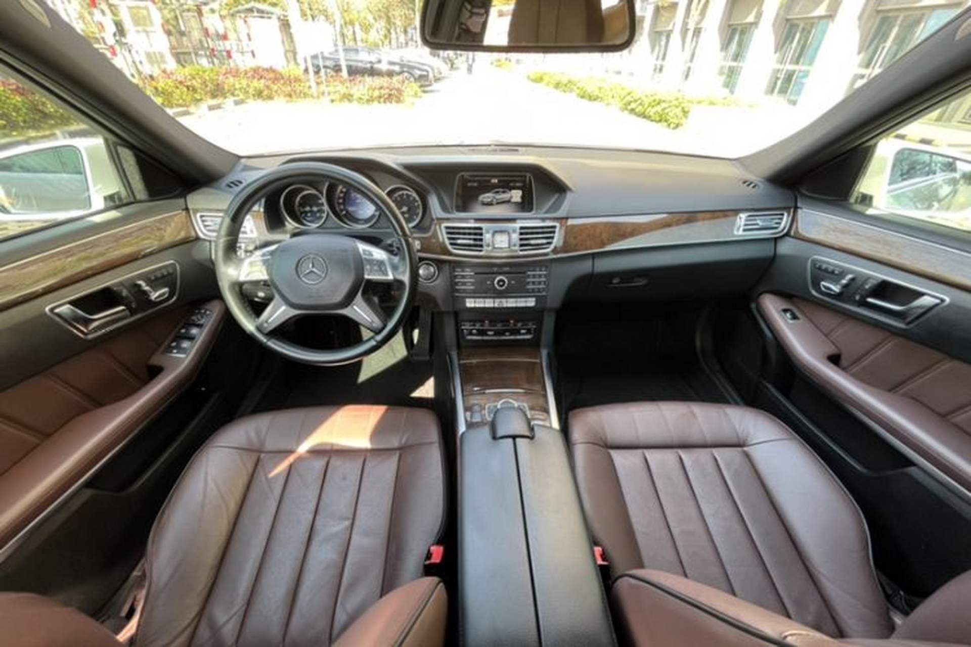Used Mercedes-Benz E-Class 2015 E 260 L Luxury Model Interior 4