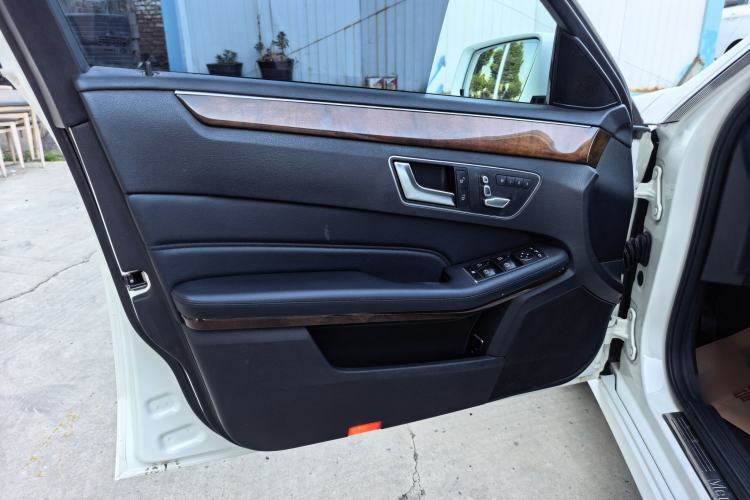 Used Mercedes-Benz E-Class 2015 E 260 L Interior 4