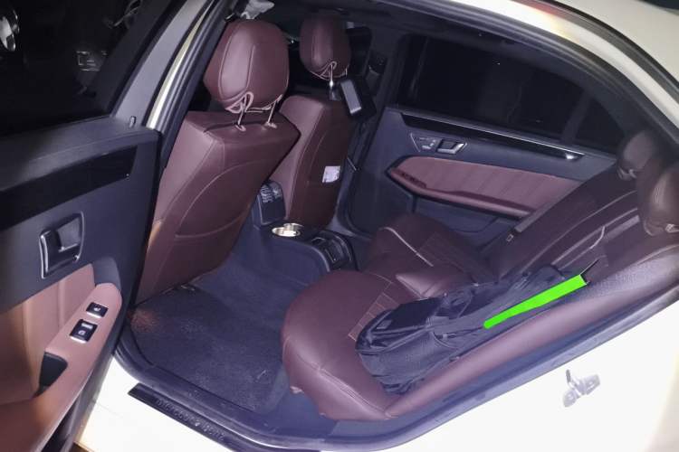 Used Mercedes-Benz E-Class 2015 E 320 L 4MATIC Interior 4