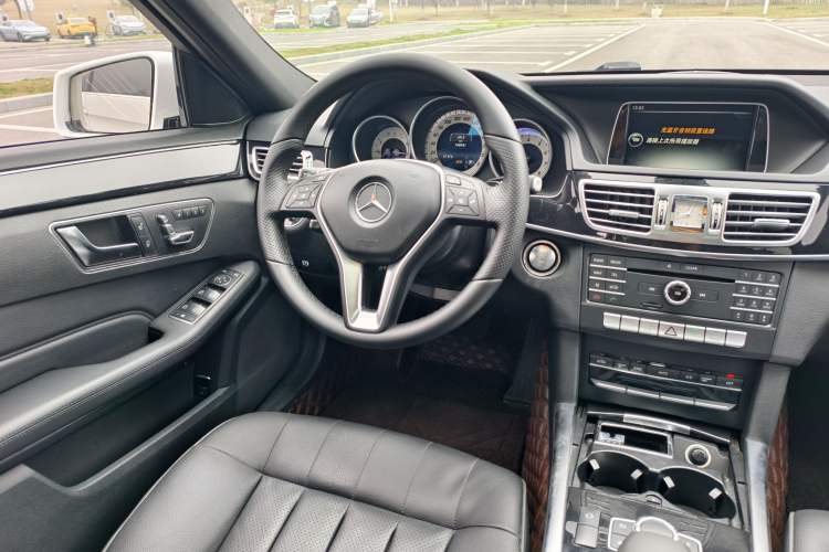 Used Mercedes-Benz E-Class 2015 Facelift E 200 L Sport Edition Interior 4