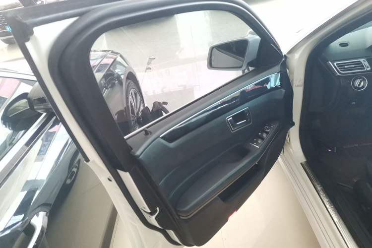 Used Mercedes-Benz E-Class 2015 Revised E 180 L Sport Edition Interior 4