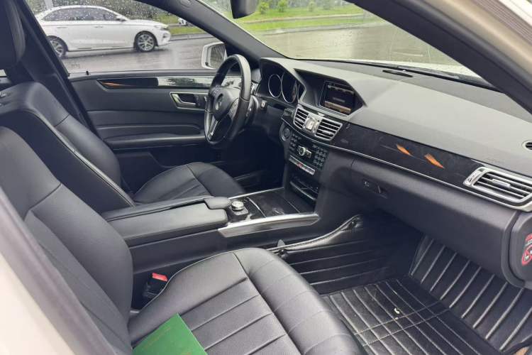 Used Mercedes-Benz E-Class 2015 E 260 L Sport Edition Interior 5