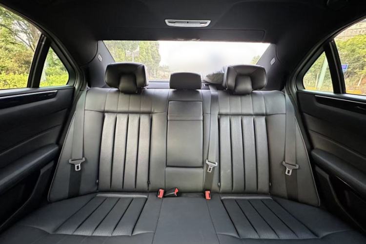 Used Mercedes-Benz E-Class 2015 Facelift E 200 L Sport Edition Interior 5