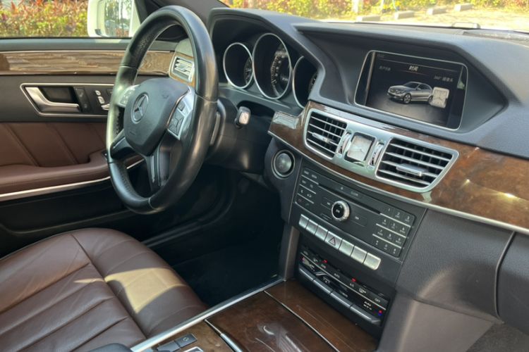 Used Mercedes-Benz E-Class 2015 E 260 L Luxury Model Interior 5