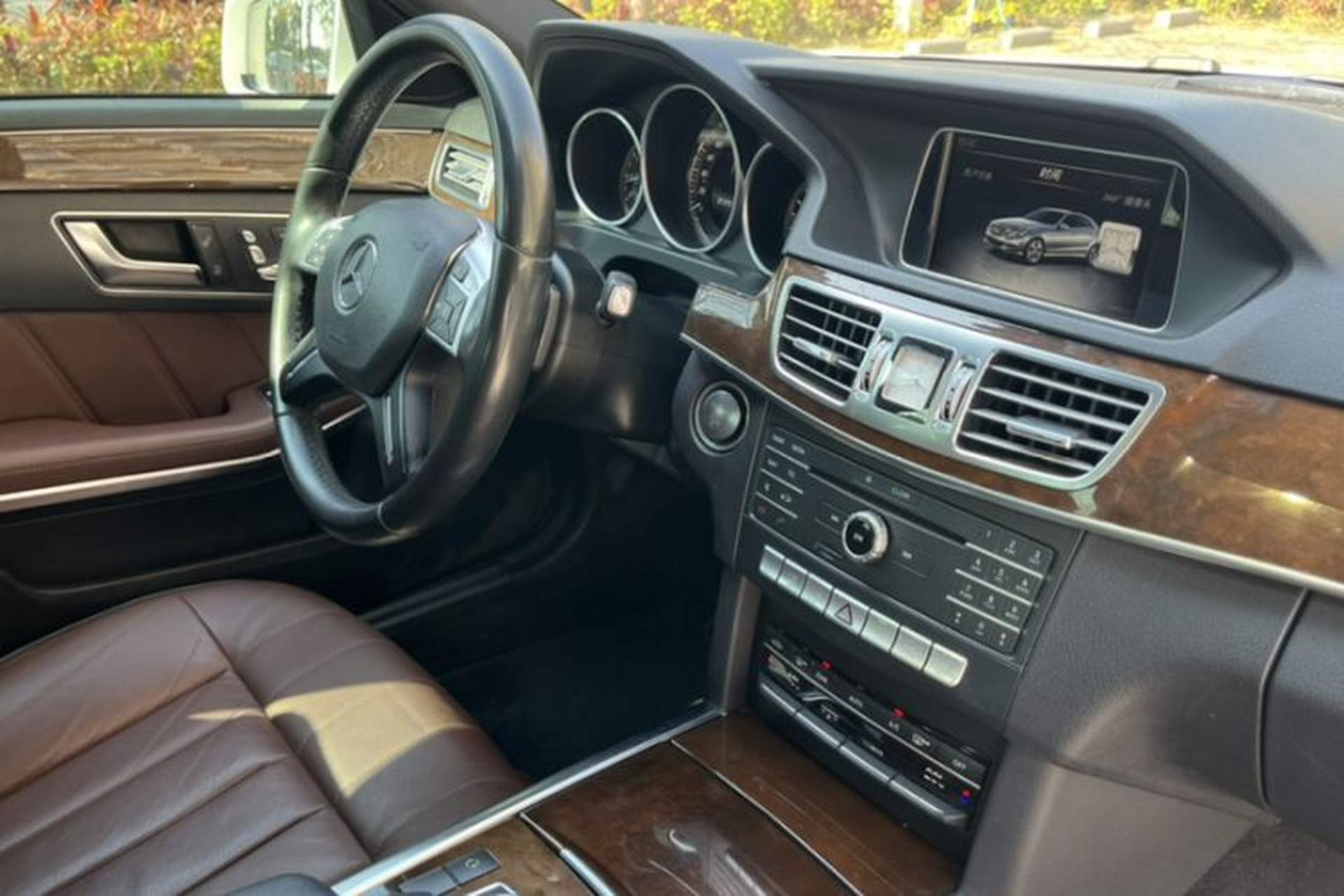 Used Mercedes-Benz E-Class 2015 E 260 L Luxury Model Interior 5