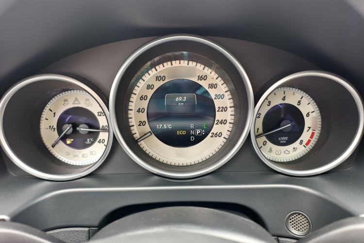 Used Mercedes-Benz E-Class 2015 Facelift E 200 L Sport Edition Interior 5