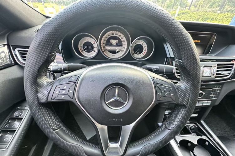 Used Mercedes-Benz E-Class 2015 Facelift E 200 L Sport Edition Interior 6