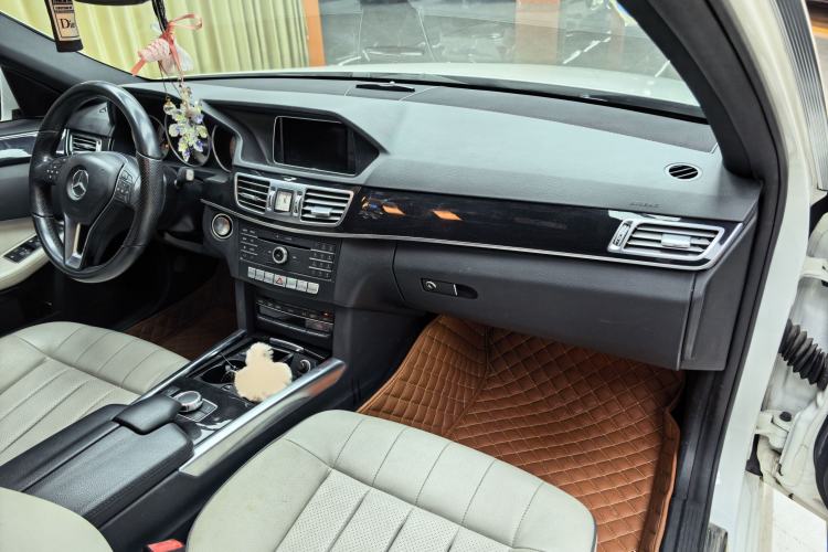 Used Mercedes-Benz E-Class 2015 Revised E 180 L Sport Edition Interior 6