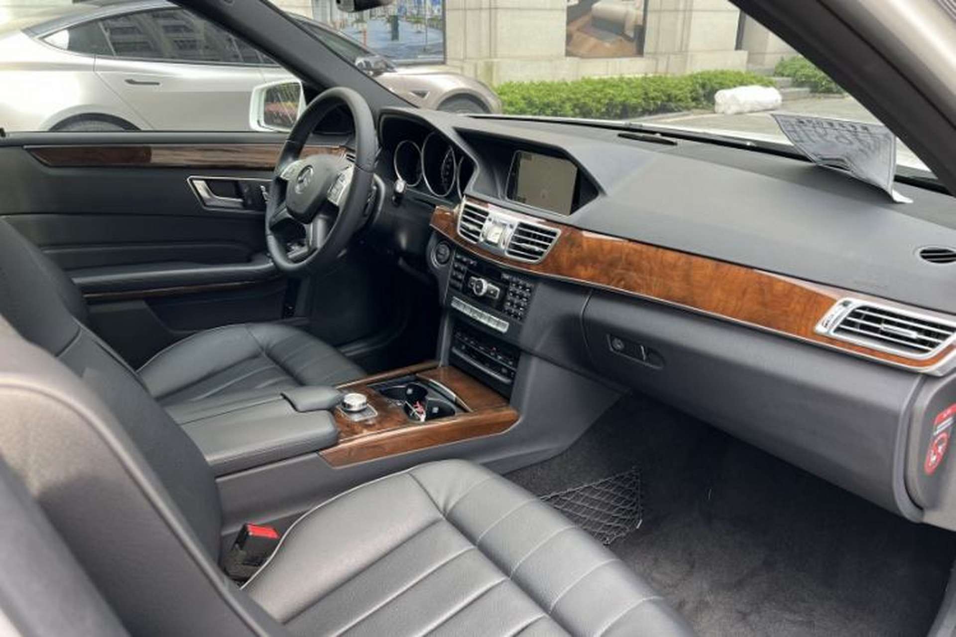 Used Mercedes-Benz E-Class 2015 E 260 L Interior 6
