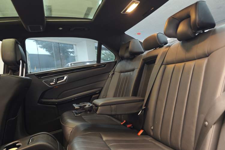 Used Mercedes-Benz E-Class 2015 Facelift E 200 L Sport Edition Interior 6