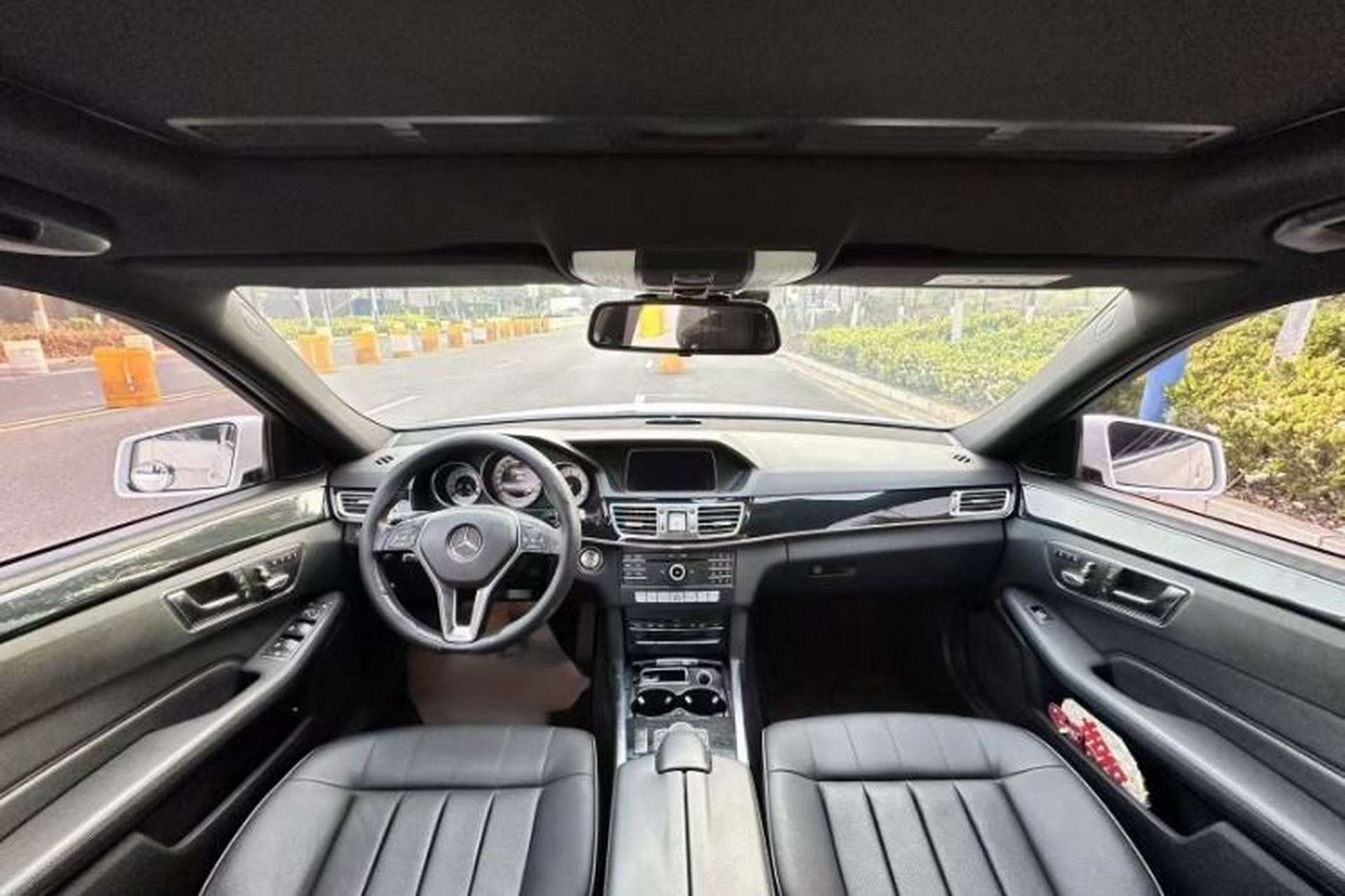 Used Mercedes-Benz E-Class 2015 Facelift E 200 L Sport Edition Interior 7