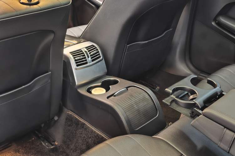 Used Mercedes-Benz E-Class 2015 Facelift E 200 L Sport Edition Interior 7