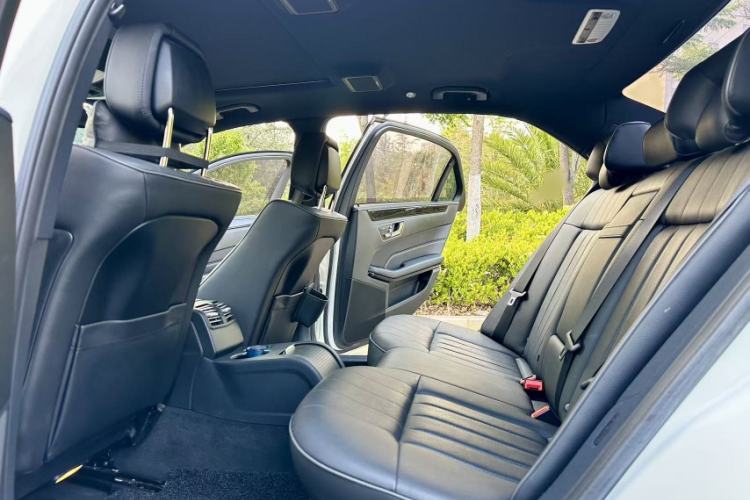 Used Mercedes-Benz E-Class 2015 Facelift E 200 L Sport Edition Interior 8