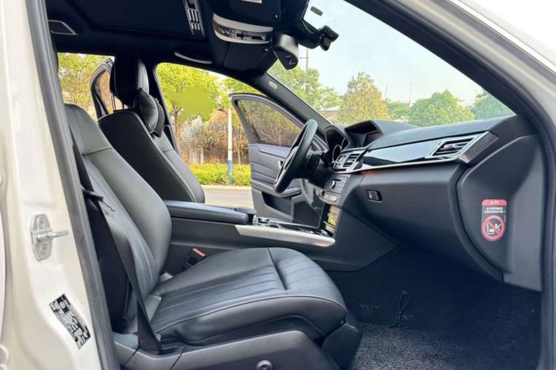 Used Mercedes-Benz E-Class 2015 Facelift E 200 L Sport Edition Interior 9